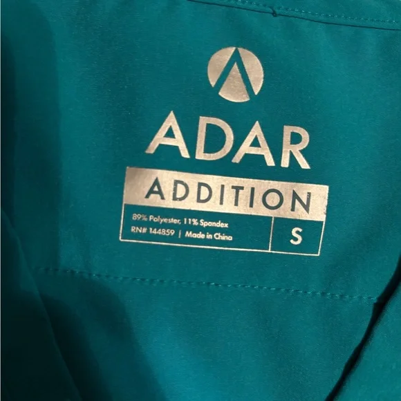 Women’s scrub set - Picture 4 of 5